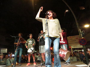 Seguda amb espelmes davant la subdelegaci&oacute; del Govern espanyol a Girona