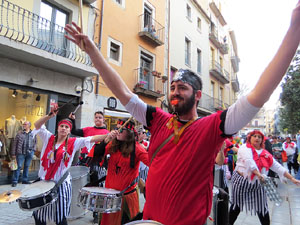 Carnestoltes 2020 a Girona. Disfresses i cercavila pels carrers del Barri Vell
