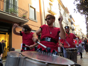 Carnestoltes 2020 a Girona. Disfresses i cercavila pels carrers del Barri Vell