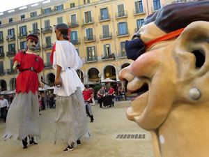 Carnestoltes 2020 a Girona. Disfresses i cercavila pels carrers del Barri Vell
