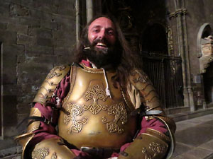 Representaci&oacute; de la Consueta de Sant Jordi cavaller a la nau g&ograve;tica de la Catedral