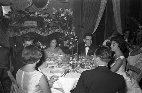 Sopar al Casino Gironí durant les Fires i Festes de Sant Narcís. 1960
