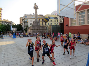 IX Jornada de l'Esport Femení 2021 a la plaça Salvador Espriu i la de Francesc Calvet i Rubalcaba
