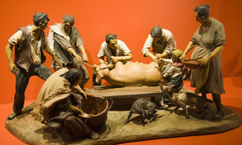 La matança del porc, Josep Traité, 1987, escultura de terracota, 61  38  30,5 cm. Museu de la Vida Rura (LEspluga de Francolí)