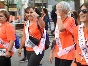 Cursa de la Dona 2022. Concentraci&oacute; i sortida del Parc de la Devesa, cursa pels carrers de Girona