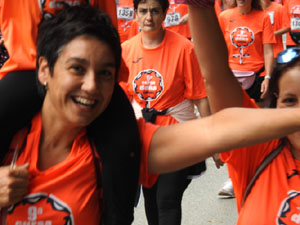 Cursa de la Dona 2022. Concentraci&oacute; i sortida del Parc de la Devesa, cursa pels carrers de Girona