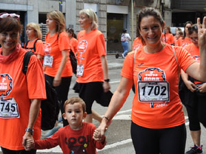 Cursa de la Dona 2022. Concentraci&oacute; i sortida del Parc de la Devesa, cursa pels carrers de Girona