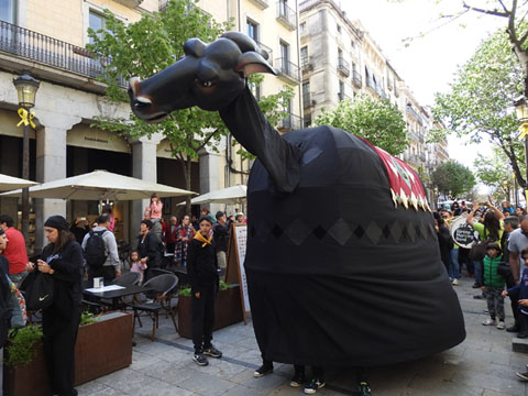 La Mula Baba de Girona a la Rambla de la Llibertat