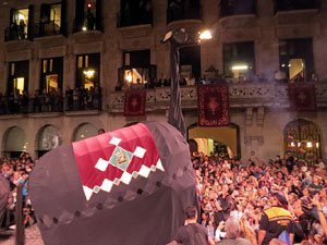 Fires de Sant Narcís 2022. El pregó. Ballades a la plaça del Vi