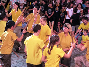 Fires de Sant Narcís 2022. El pregó. Ballades a la plaça del Vi