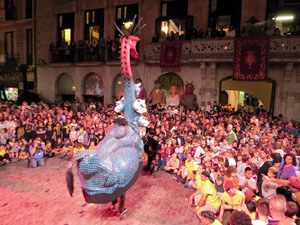 Fires de Sant Narcís 2022. El pregó. Ballades a la plaça del Vi