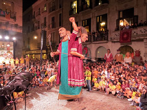 Fires de Sant Narcís 2022. El pregó. Ballades a la plaça del Vi