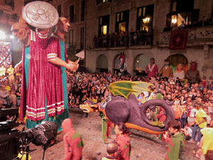Fires de Sant Narcís 2022. El pregó. Ballades a la plaça del Vi