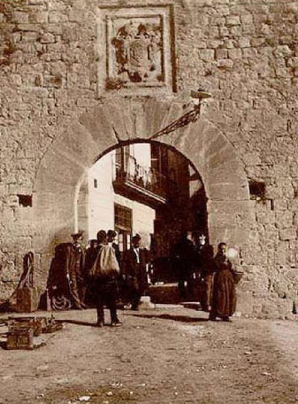 El portal de l'Àngel. Detall d'una imatge de 1901