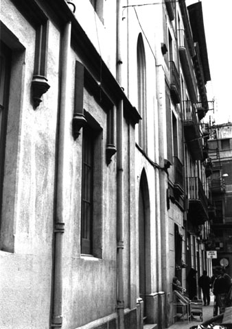 El carrer de les Hortes. En primer terme la Residència de les Dominiques. 1991
