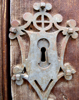 Detall de la porta del número 5 del carrer de Sant Josep