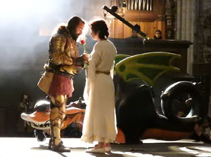 Representaci&oacute; de la Consueta de Sant Jordi cavaller a la nau g&ograve;tica de la Catedral