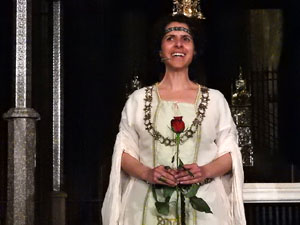 Representaci&oacute; de la Consueta de Sant Jordi cavaller a la nau g&ograve;tica de la Catedral