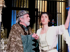 Representaci&oacute; de la Consueta de Sant Jordi cavaller a la nau g&ograve;tica de la Catedral