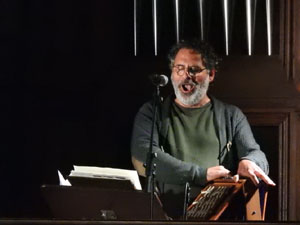 Representaci&oacute; de la Consueta de Sant Jordi cavaller a la nau g&ograve;tica de la Catedral
