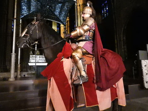 Entrada del cavaller Sant Jordi a la nau de la Catedral
