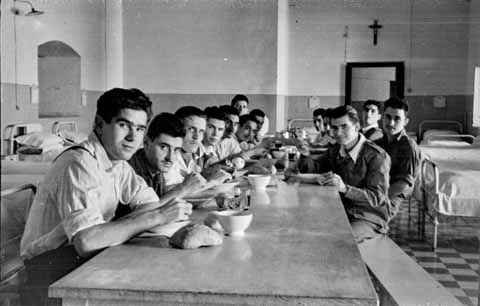 Àpat dels interns de l'hospital militar. 1948