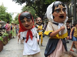 Cercavila de la Flama del Canigó 2023 fins la plaça del Vi