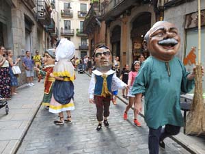 Cercavila de la Flama del Canigó 2023 fins la plaça del Vi