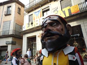 Cercavila de la Flama del Canigó 2023 fins la plaça del Vi