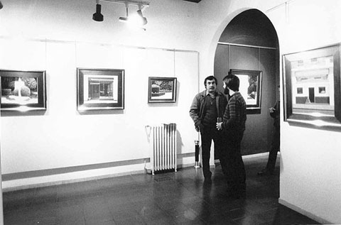 Exposició de Santiago Roca-Delpech a la galeria d'art Sant Jordi, al carrer del Nord. 1983