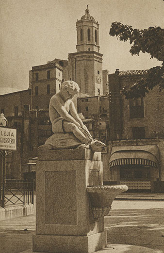 La font del Nen de la Tortuga la plaça de la Independència. 1945