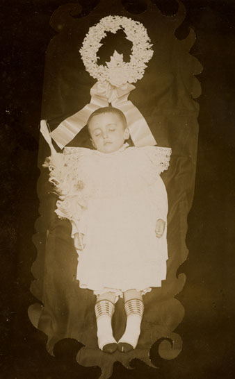 Retrat del post mortem d'un nen. 1900