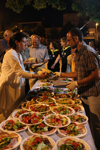 Sopar popular i revetlla de Sant Joan al barri de Vista Alegre. 2010