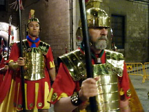 Setmana Santa 2023 a Girona. Sortida dels Manaies per lliurar el Pen&oacute;