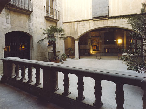 Pati del Palau de Caramany a Girona. 1987