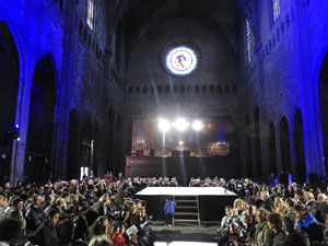 SRepresentaci&oacute; de la Consueta de Sant Jordi cavaller a la nau g&ograve;tica de la Catedral