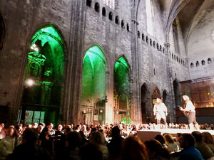 SRepresentaci&oacute; de la Consueta de Sant Jordi cavaller a la nau g&ograve;tica de la Catedral