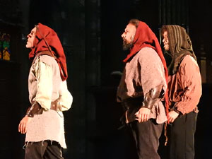 SRepresentaci&oacute; de la Consueta de Sant Jordi cavaller a la nau g&ograve;tica de la Catedral