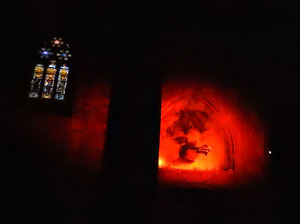 SRepresentaci&oacute; de la Consueta de Sant Jordi cavaller a la nau g&ograve;tica de la Catedral