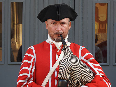 Ramon Redorta durant la seva il&middot;lustraci&oacute; musical