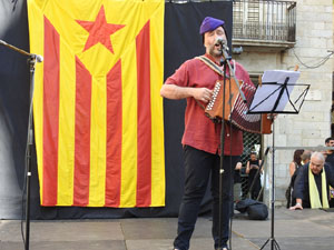 Diada Nacional 2024. Concentraci&oacute; a la pla&ccedil;a del Vi, lectura del manifest i cant de Els Segadors
