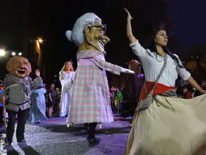 Ballades a la pla&ccedil;a del Vi