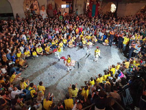 Ballades a la pla&ccedil;a del Vi