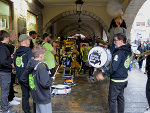 Fires de Sant Narc&iacute;s 2024. Cercavila de gegantons amb la Girona Marxing Band
