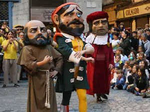 Fires de Sant Narc&iacute;s 2024. Passejada amb els capgrossos pels carrers del Barri Vell