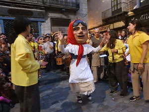Fires de Sant Narc&iacute;s 2024. Passejada amb els capgrossos pels carrers del Barri Vell