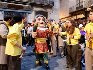 Fires de Sant Narc&iacute;s 2024. Passejada amb els capgrossos pels carrers del Barri Vell