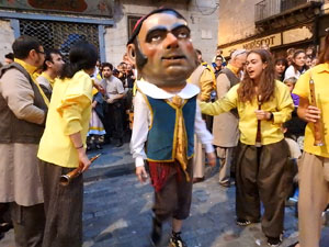 Fires de Sant Narc&iacute;s 2024. Passejada amb els capgrossos pels carrers del Barri Vell