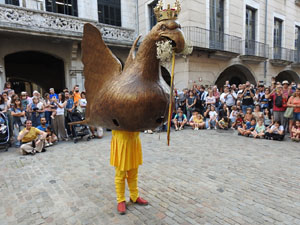 Arribada a la pla&ccedil;a del Vi i ball de l'&Agrave;liga de la Ciutat