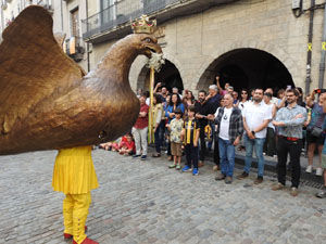 Arribada a la pla&ccedil;a del Vi i ball de l'&Agrave;liga de la Ciutat